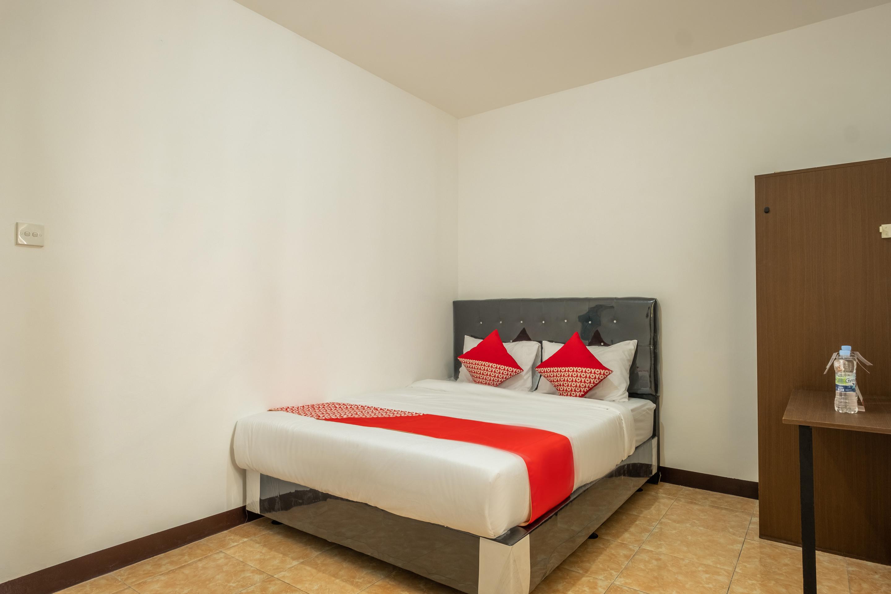 Oyo 1460 Anyelir Residence Cirebon Kültér fotó