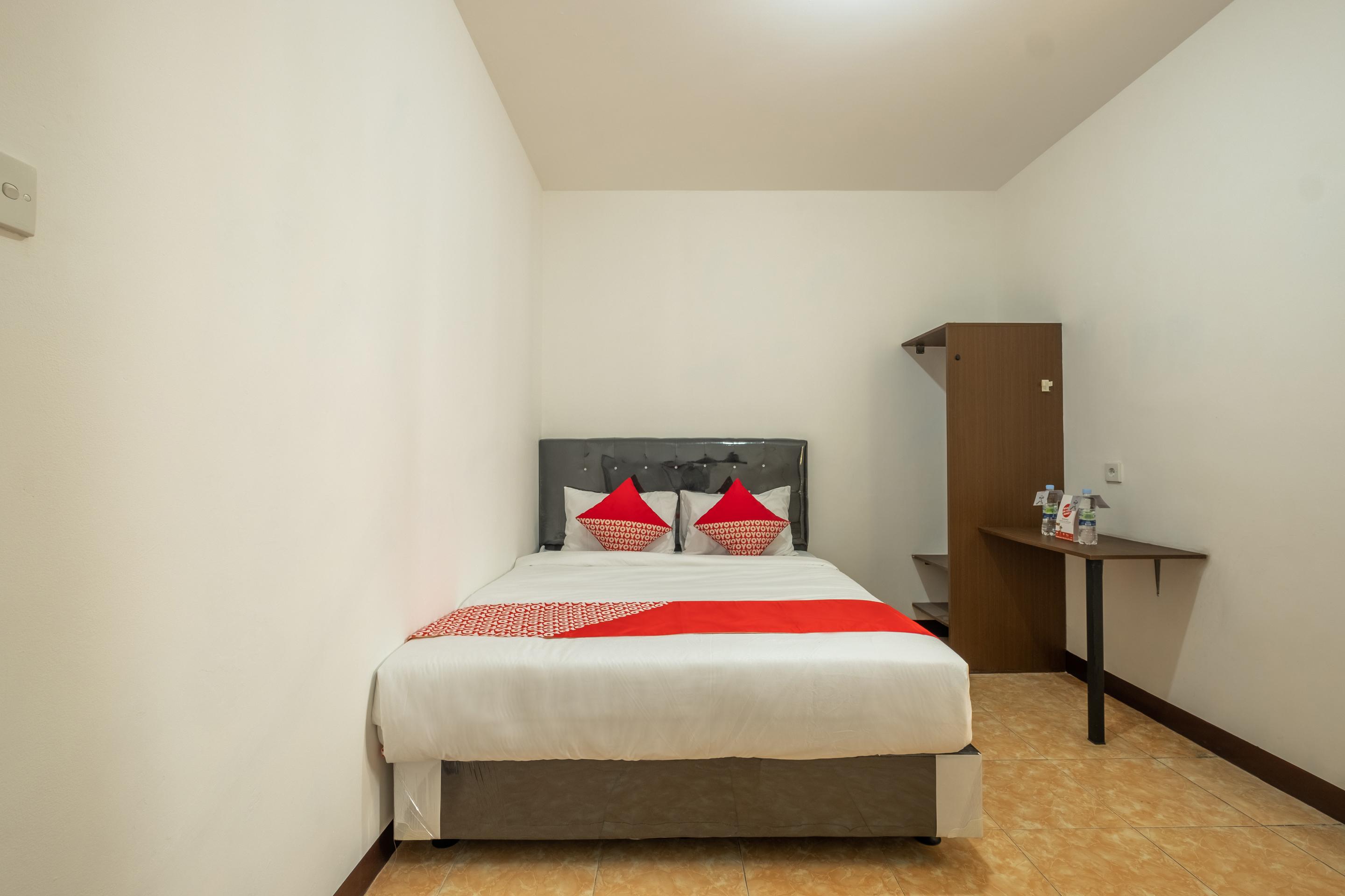 Oyo 1460 Anyelir Residence Cirebon Kültér fotó