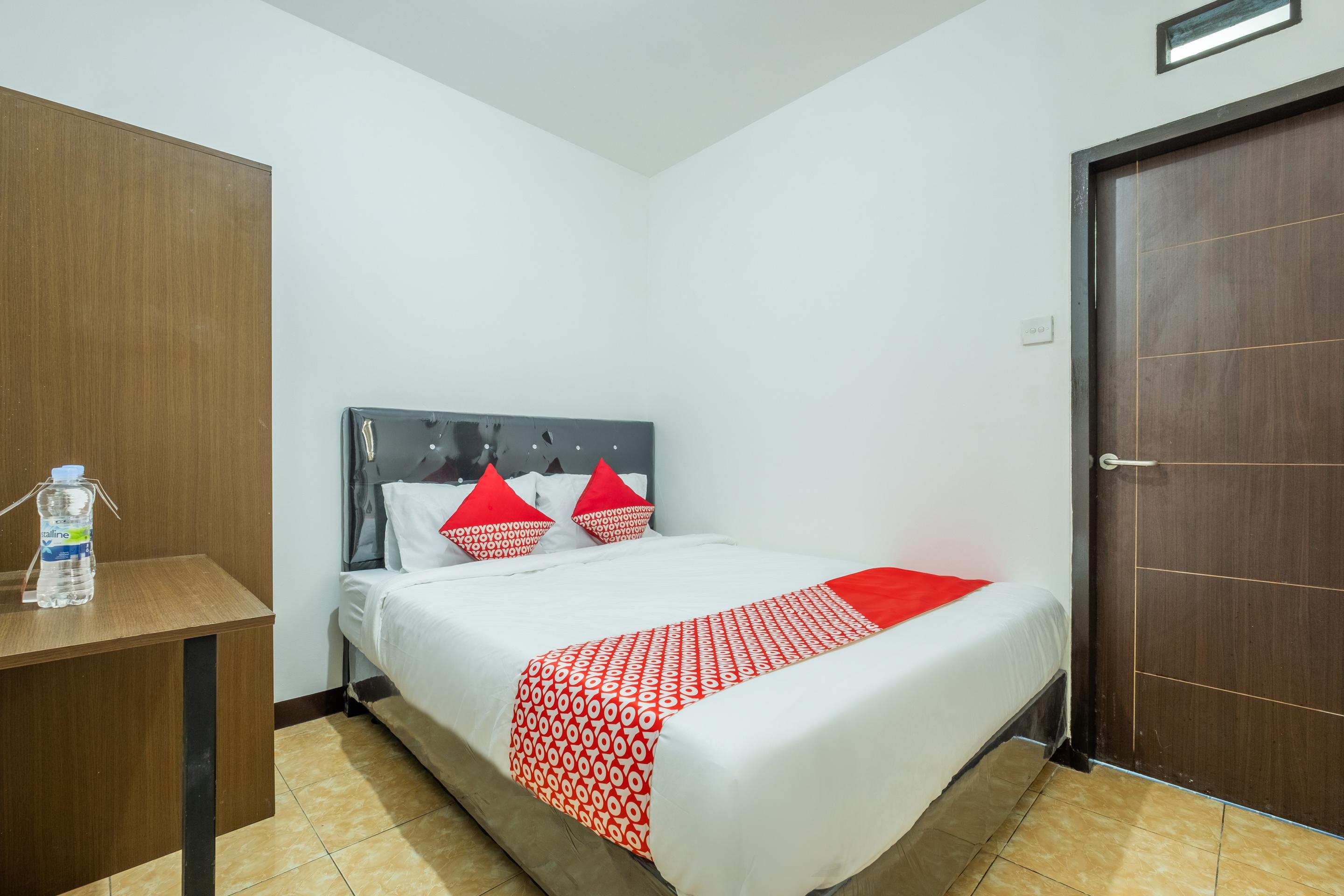 Oyo 1460 Anyelir Residence Cirebon Kültér fotó