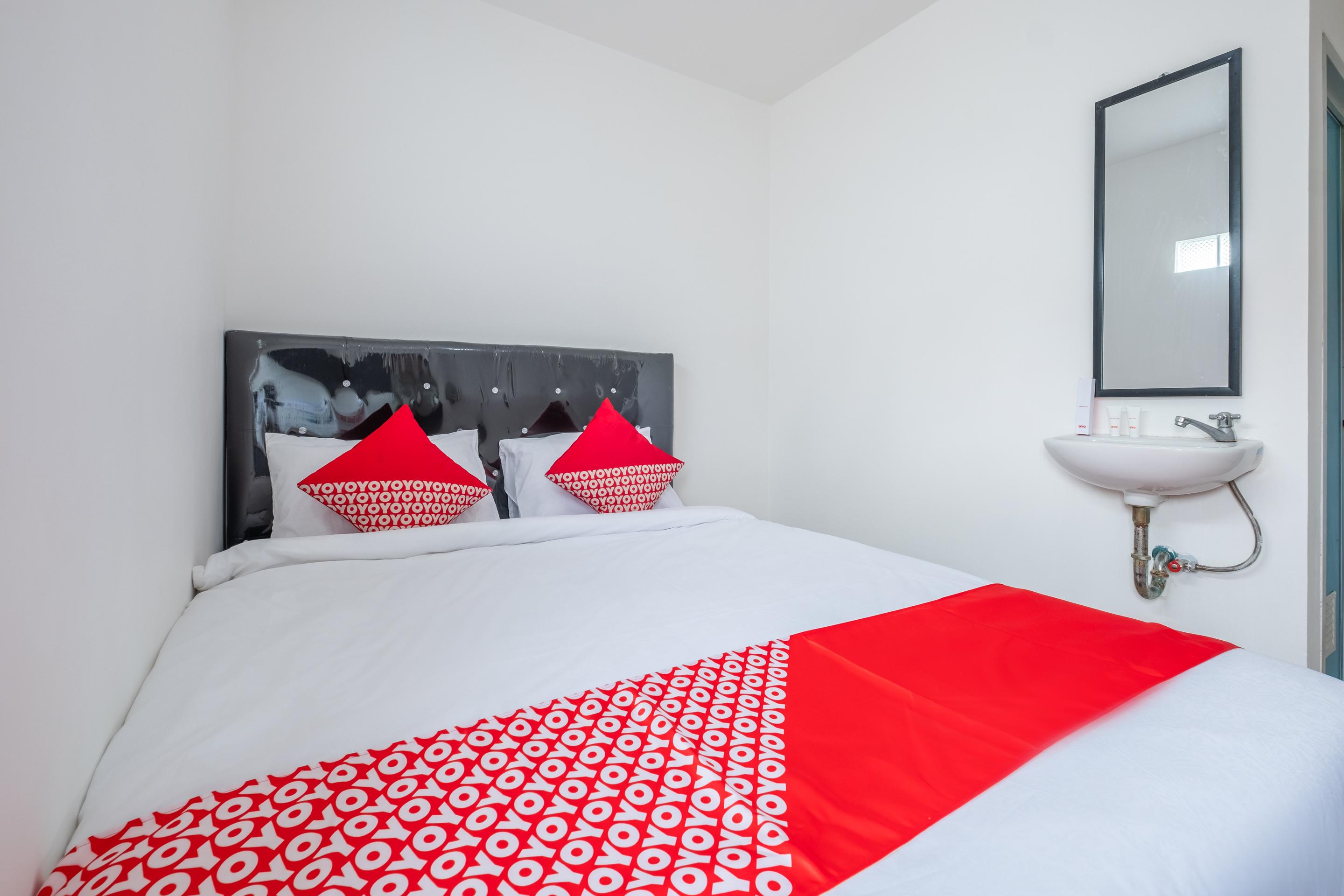 Oyo 1460 Anyelir Residence Cirebon Kültér fotó